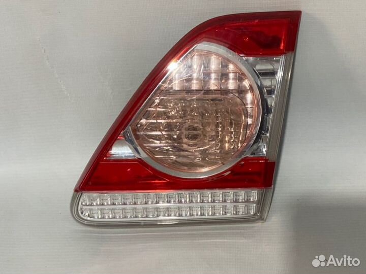 Фонарь внутренний задний левый Toyota Coroiia