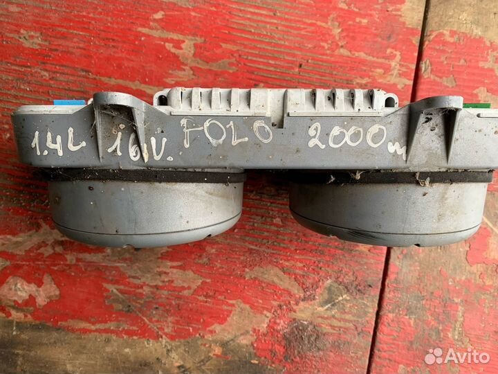 Панель приборов Volkswagen Polo 2000г