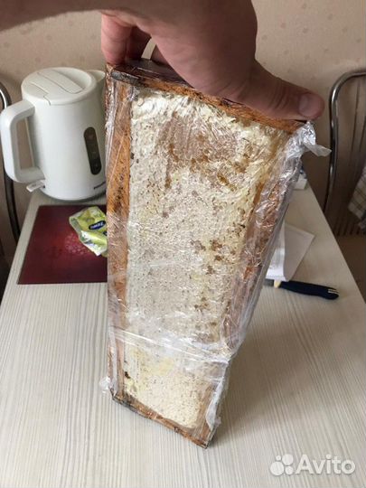 Мед в сотах (рамках)