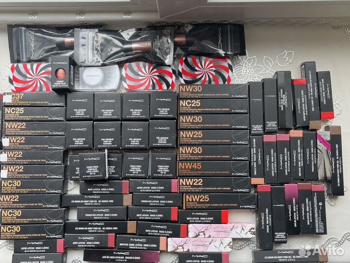 Оригинальная косметика MAC много