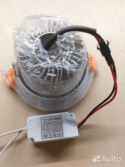 Светильник потолочный встраиваемый