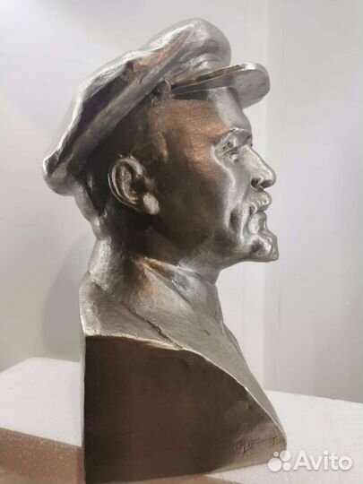 Бюст Ленин. Скульптор Баганов 1979 год