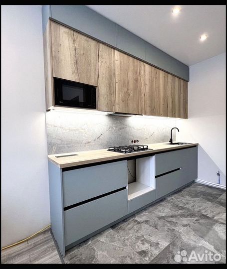 Кухня под потолок в новостройку