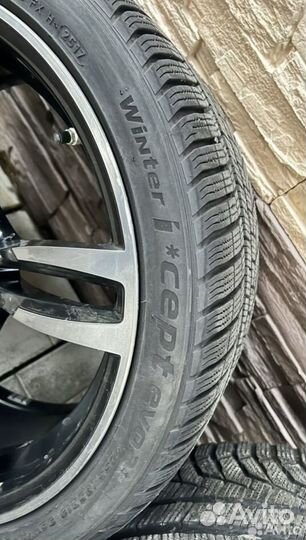 Hankook Winter I'Cept Evo2 W320A SUV 255/35 R19 и 275/35 R19