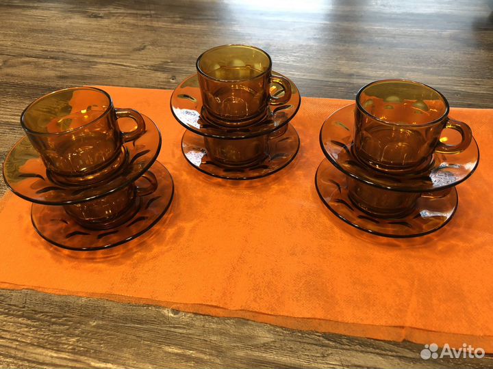 Кофейный сервиз из темного стекла