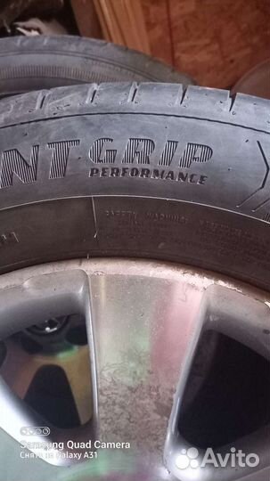 Goodyear EfficientGrip Performance 215/65 R16 98H