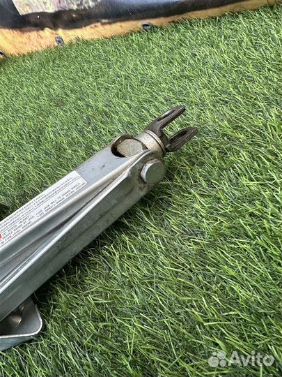 Домкрат Suzuki Escudo/Grand Vitara TA74W TD54W