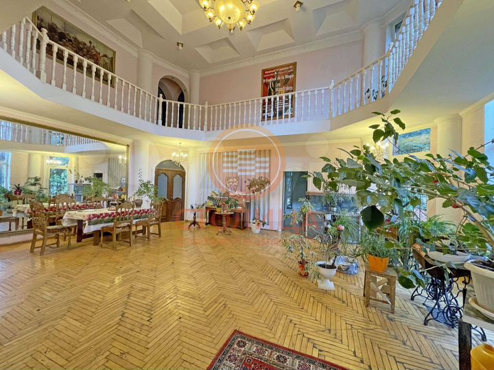 Дом 400 м² на участке 15 сот.