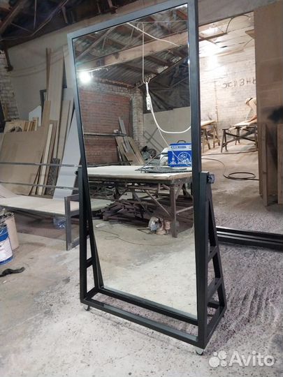 Зеркало напольное на металокаркасе