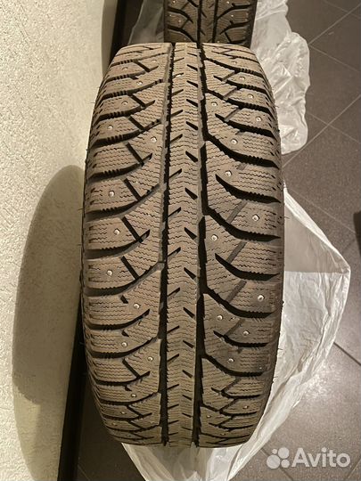 Bridgestone Ice Cruiser 7000S 215/60 R16 95T