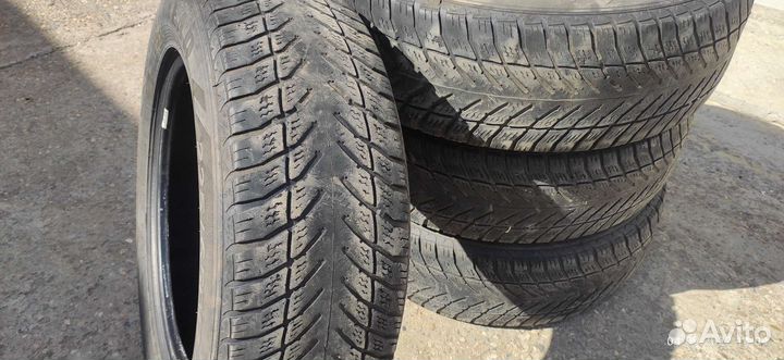 Goodyear UltraGrip 225/65 R17 102H
