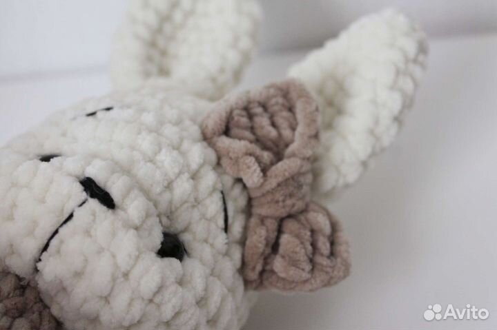 Плюшевая игрушка заяц вязаный