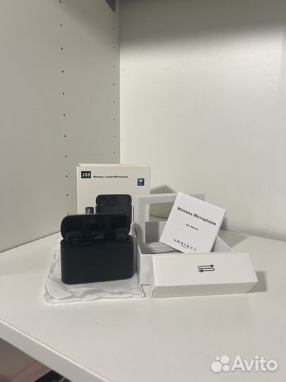 Два петличных микрофона