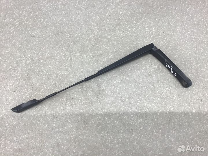 Поводок стеклоочистителя передний левый Skoda Octa