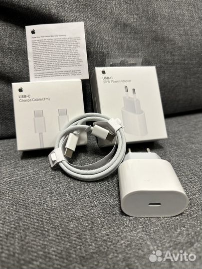 Зарядное устройство на iPhone 15