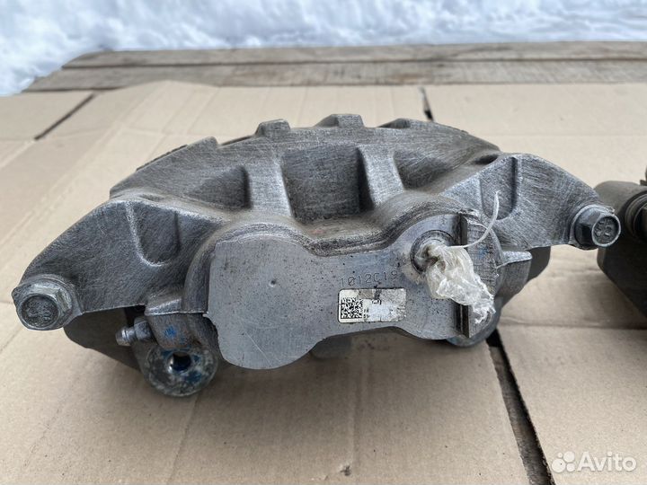 Суппорт тормозной передний Ford Mustang 6