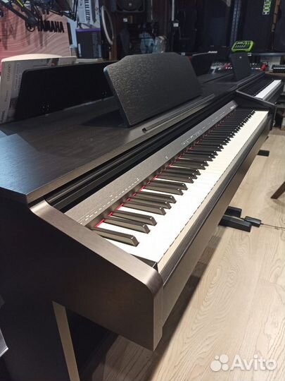 Корпусное цифровое пианино Roland RP30