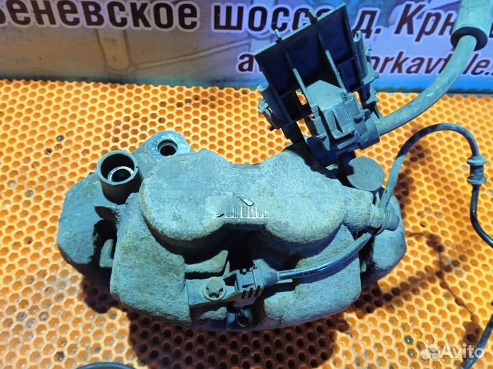 Суппорт тормозной передний правый Mercedes-Benz GL