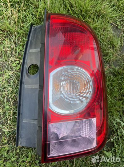 Задний правый фонарт Renault duster