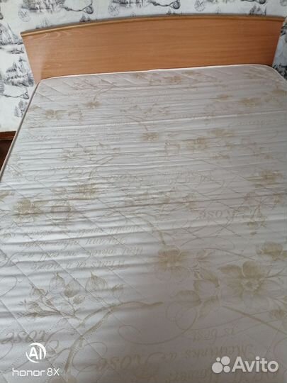 Кровать с выдвижными ящиками