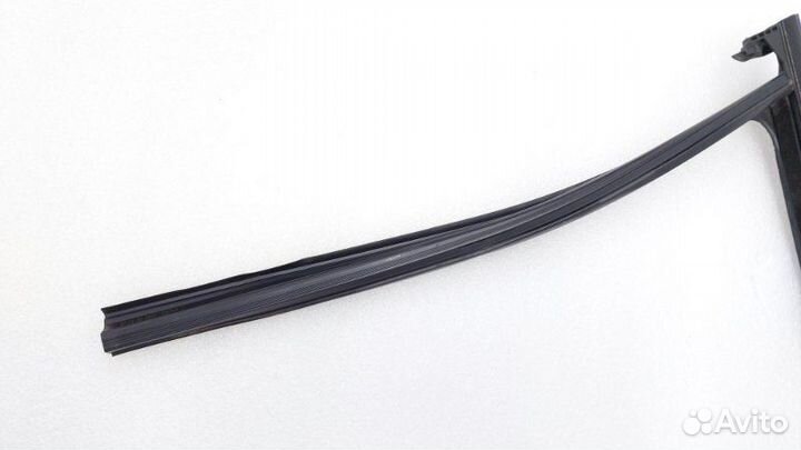 Уплотнитель стекла двери передний правый Bmw X5