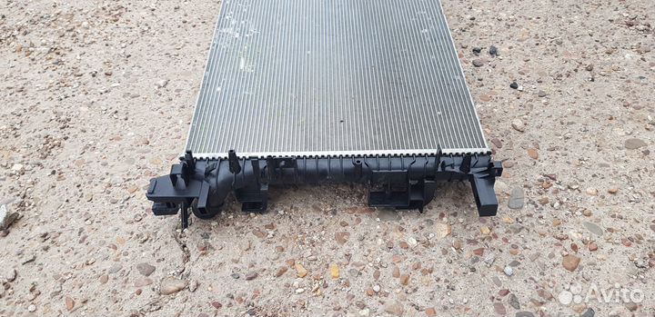 Продам радиатор охлаждения на рено аркану