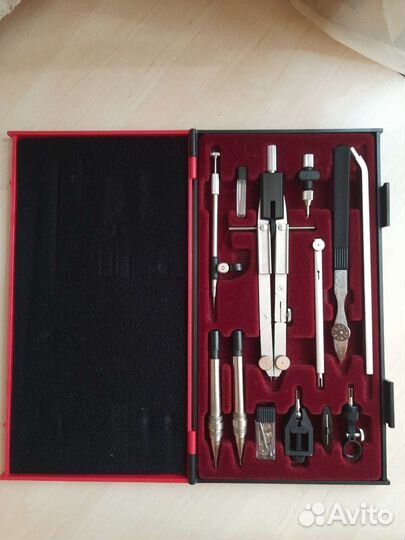 Готовальня Koh-i-noor на 13 предметов