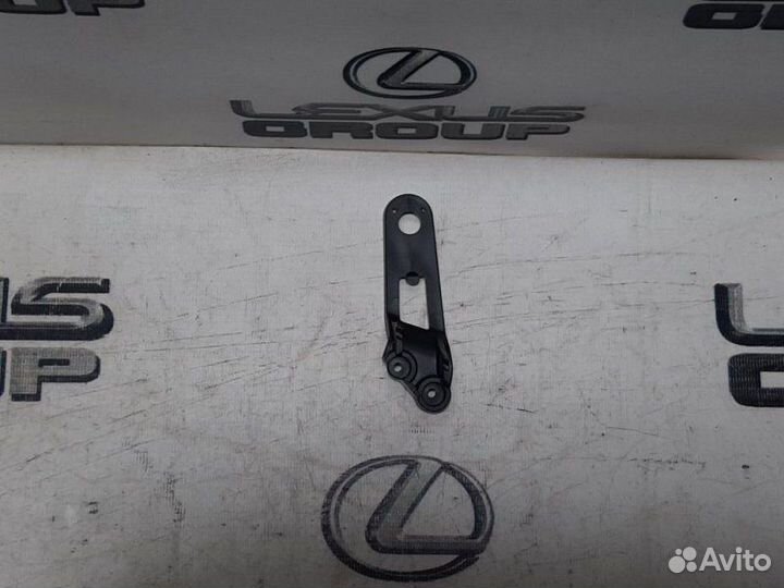 Кронштейн фары лев. перед. Lexus RX400h