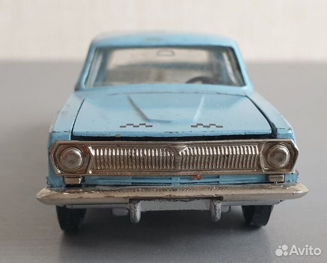 Волга газ 24 такси модельная машинка СССР 1:43