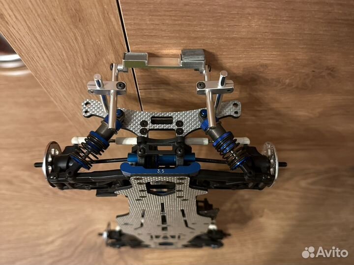 Yokomo dib (шасси)