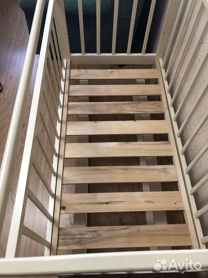 Детская кроватка с продольным маятником