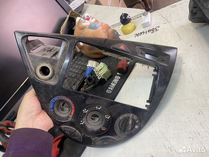 Рамка магнитолы в сборе Ford Focus 1 1998-2004