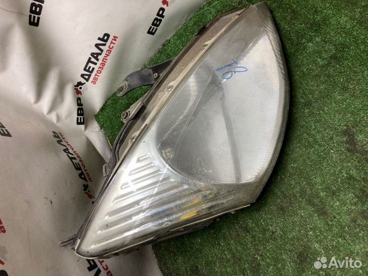 Фара правая Ford Focus 1 универсал 1.8 zetec-E EFI