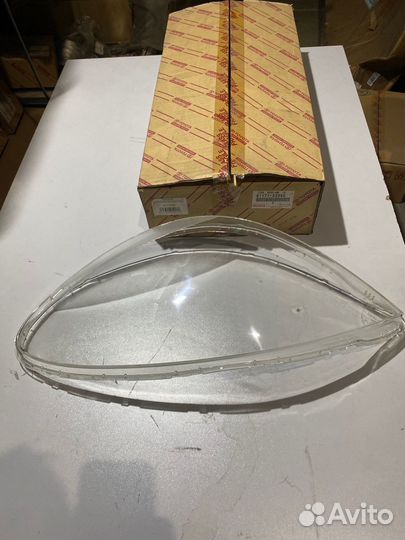 Стекло фары передней левой Toyota Funcargo