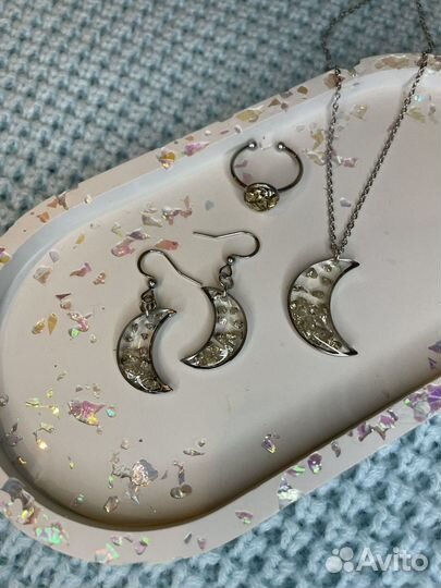 Комплект украшений из смолы