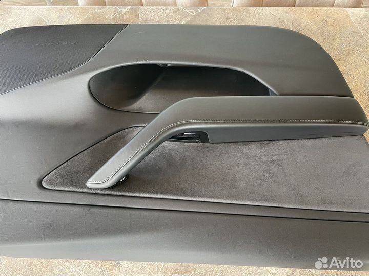 Обшивка двери передней левой Tesla Model 3