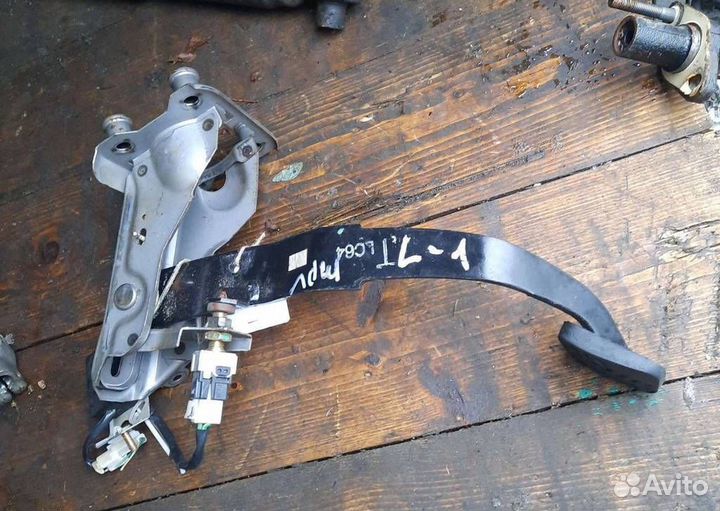 Педаль тормоза Mazda MPV LW рест. 2005