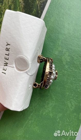 Брошь новая