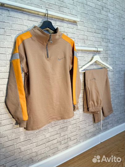 Спортивный костюм женский