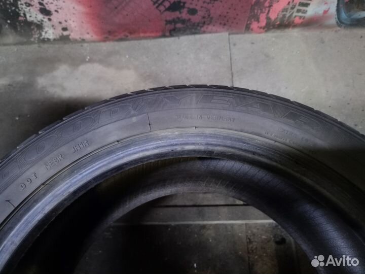 Goodyear EfficientGrip 245/45 R17