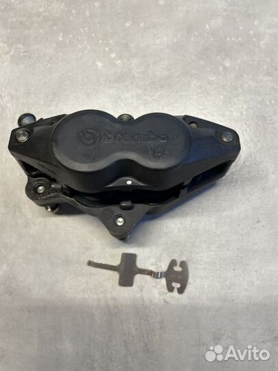 BMW R1200GS K25 суппорт передний правый