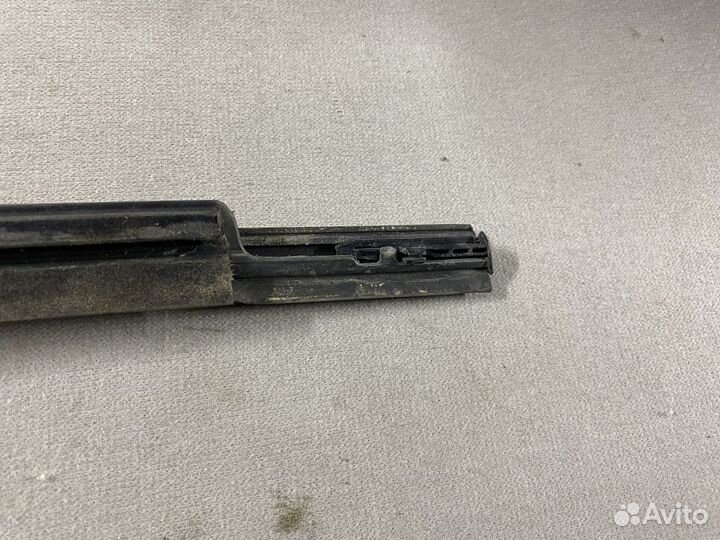 Уплотнитель стекла Kia Rio (QB) III (2011–2015)