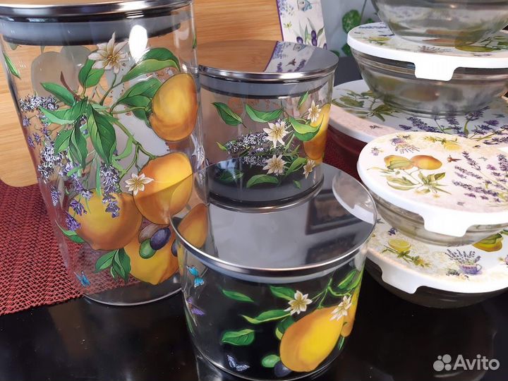 Емкости и доска дизайна 