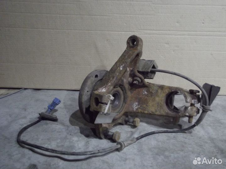 Кулак поворотный Левый Ступица Peugeot 206 ABS