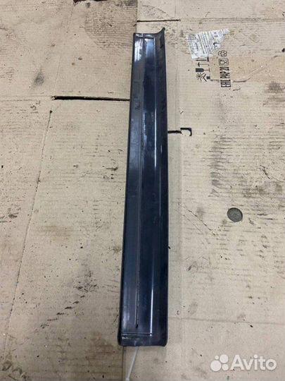 Накладка на порог салона передняя правая