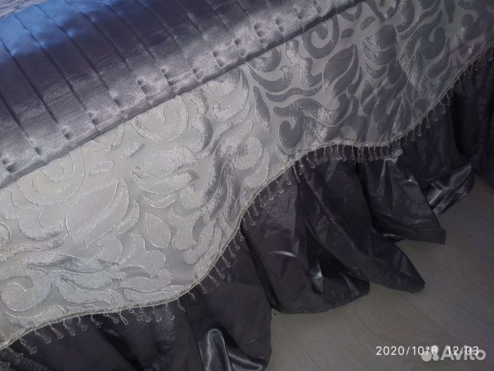 Дорогое, красивое покрывало из жаккарда и атласа