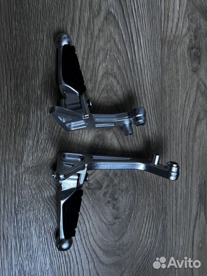 Педаль, подножка для заднего пассажира на мотоцикл