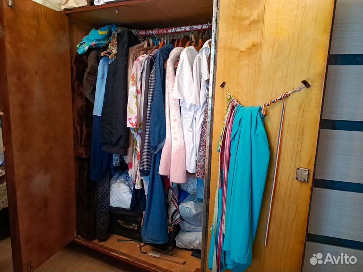 Шкаф платяной