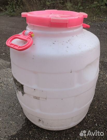 Продам полиэтиленовые баки с крышкой и ручками