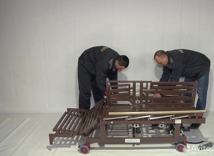 Медицинская кровать с туалетом для лежачих